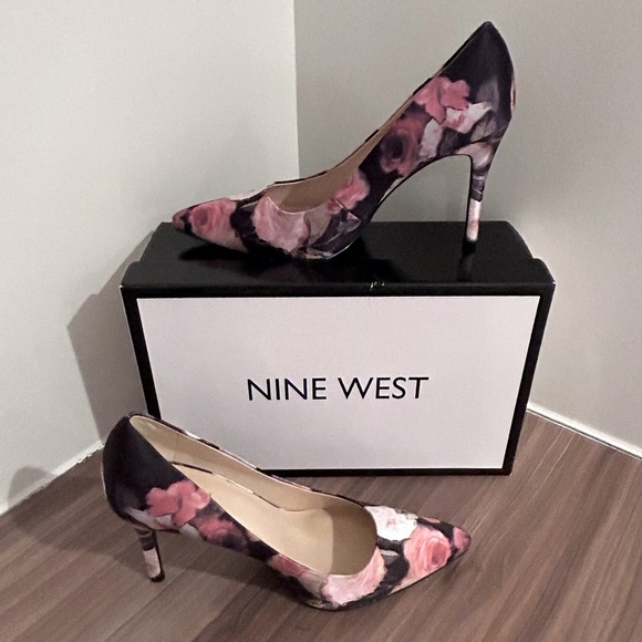 Nine West Floral Heels - Picture 2 of 16